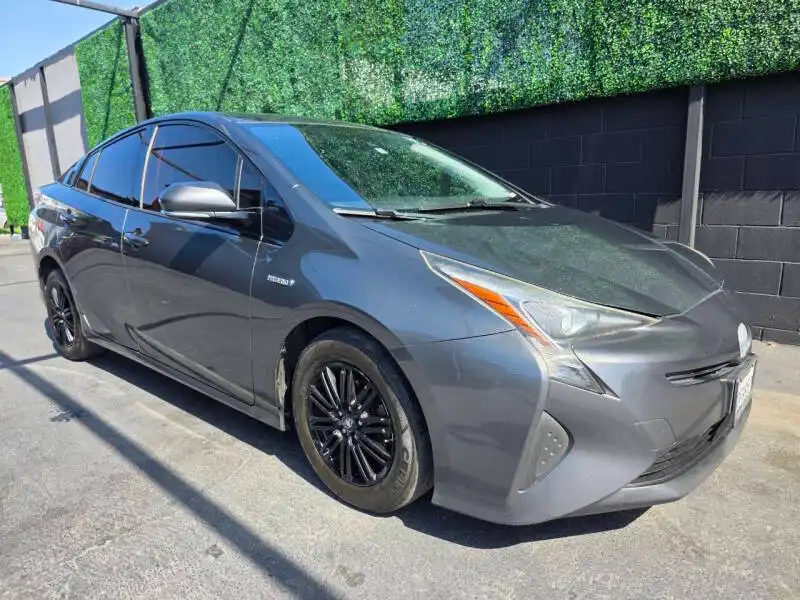 2016 Toyota Prius Three's photo