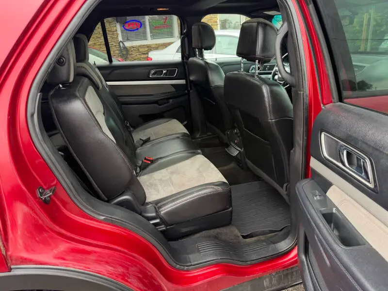 2017 Ford Explorer XLT 4WD photo 4