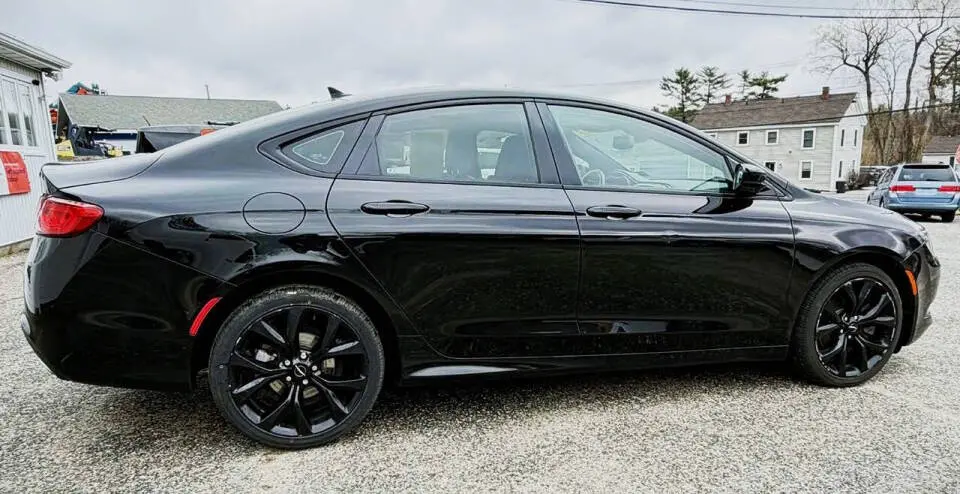2015 Chrysler 200 S AWD photo 4