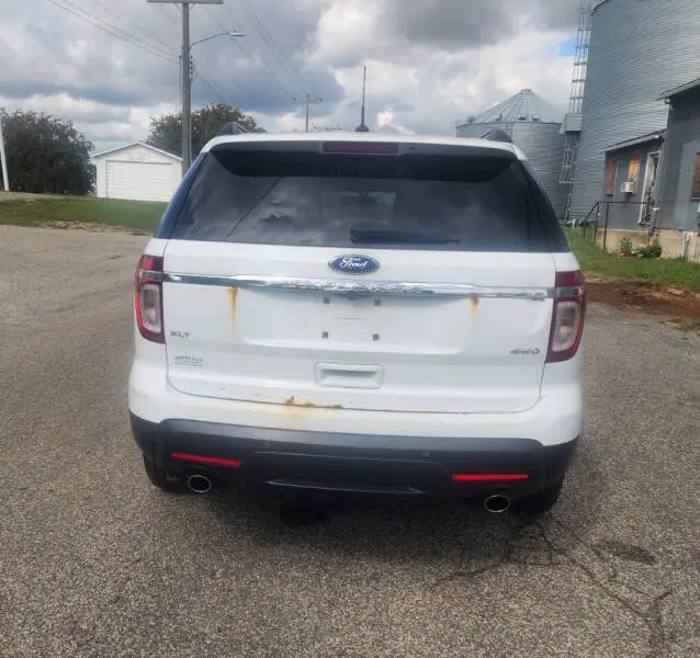 2014 Ford Explorer XLT 4WD photo 5
