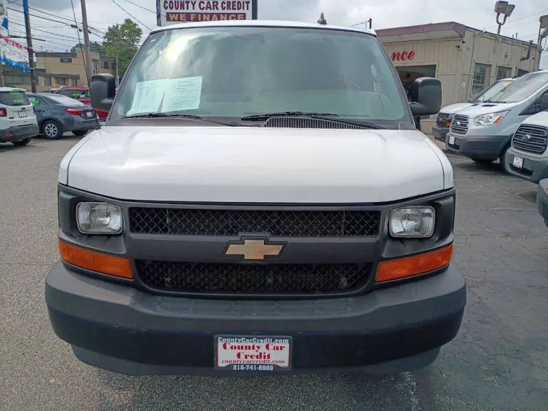 2017 Chevrolet Express Work Van 3500 Extended photo 3