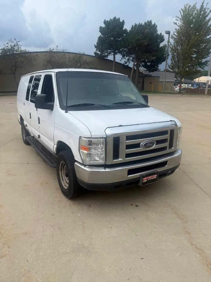 2013 Ford E-Series E-250 Van photo 5