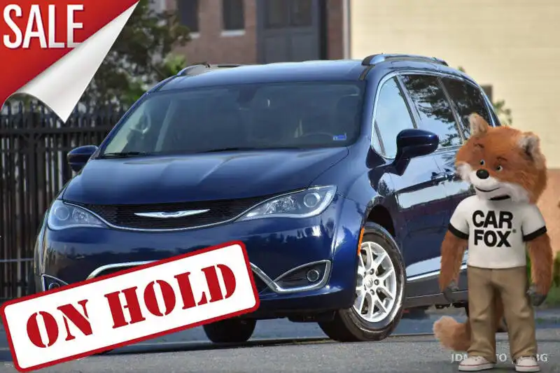 2020 Chrysler Pacifica Touring L's photo