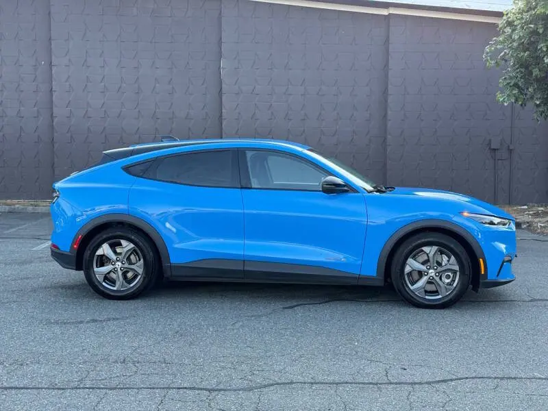 2023 Ford Mustang-Mach-e Select photo 4
