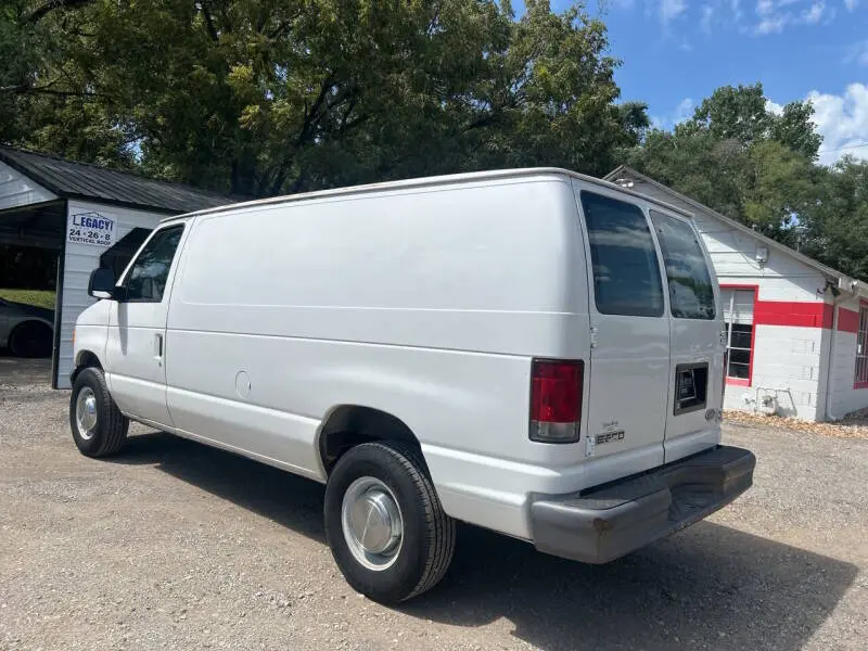 2006 Ford E-Series E-250 Van photo 3