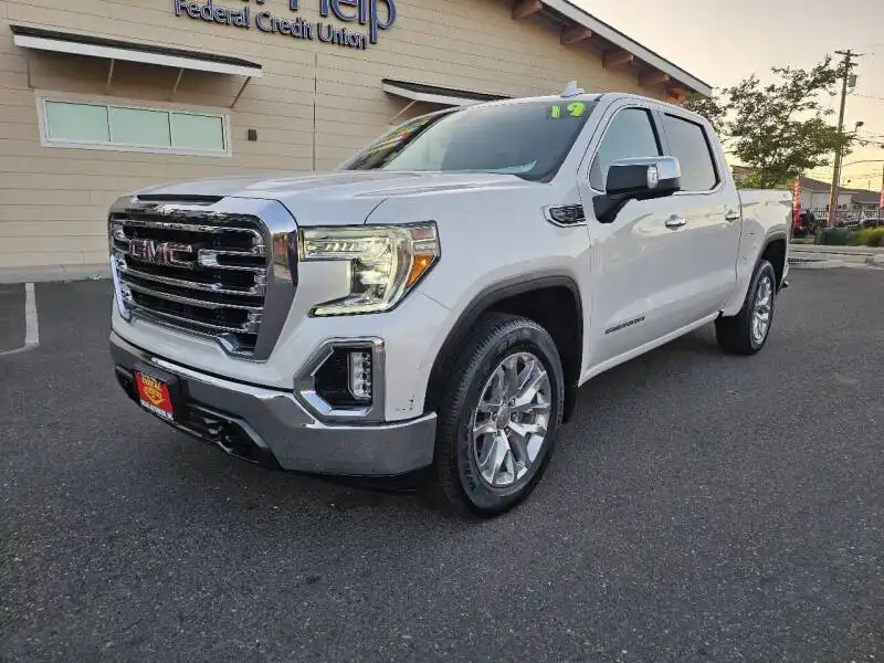 2019 GMC Sierra 4WD Crew Cab Short Box SLT's photo
