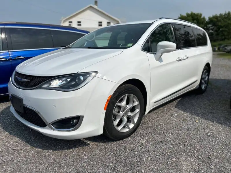 2019 Chrysler Pacifica Touring L Plus's photo