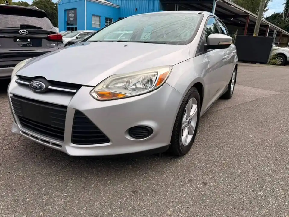 2013 Ford Focus 5 Door Hatch SE's photo