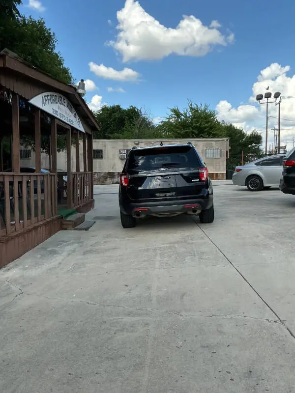 2017 Ford Explorer XLT FWD photo 3