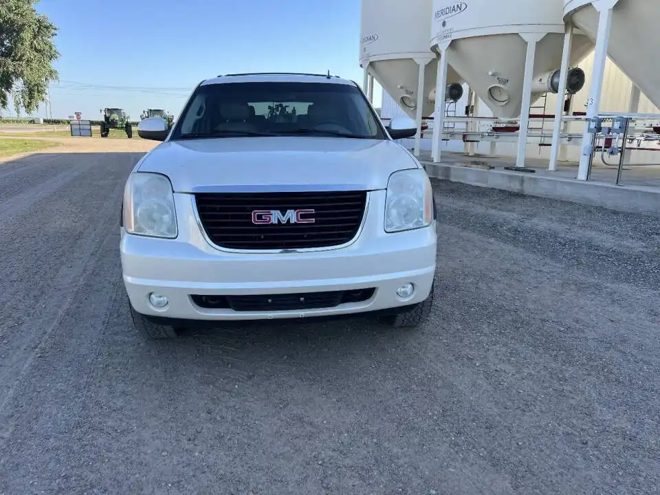 2010 GMC Yukon 4WD SLT1's photo