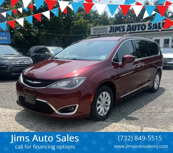 2017 Chrysler Pacifica Touring-L's photo