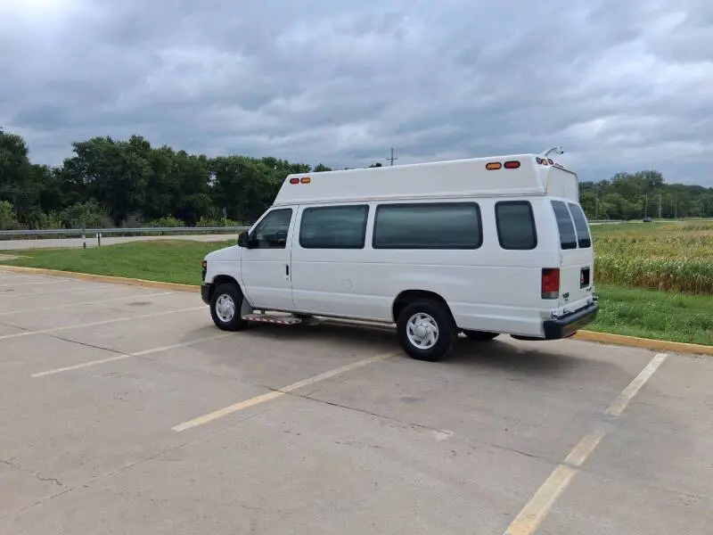 2012 Ford E-Series E-250 Extended photo 4