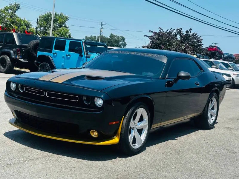 2019 Dodge Challenger SXT Auto photo 3