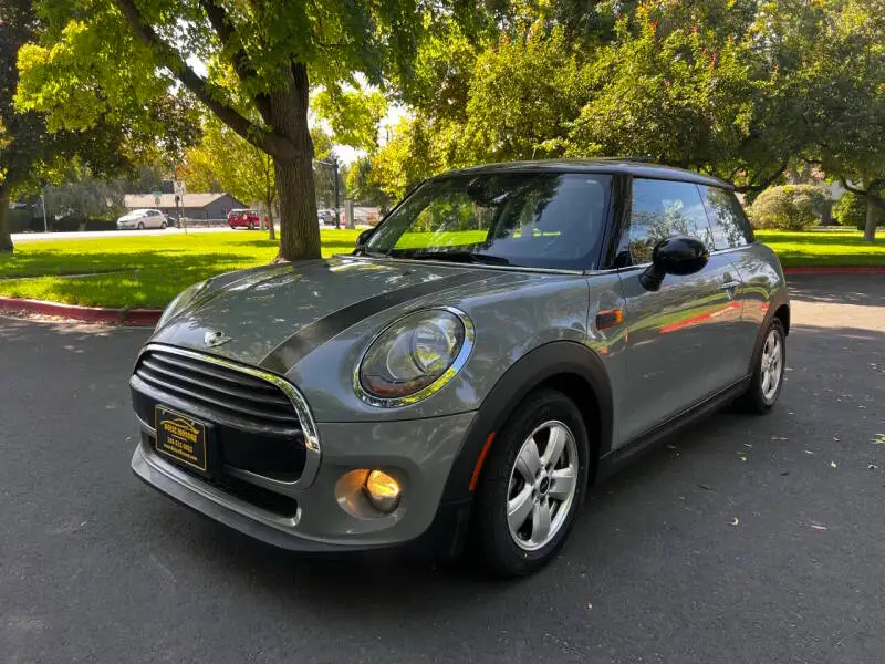2016 MINI Cooper Base photo 1