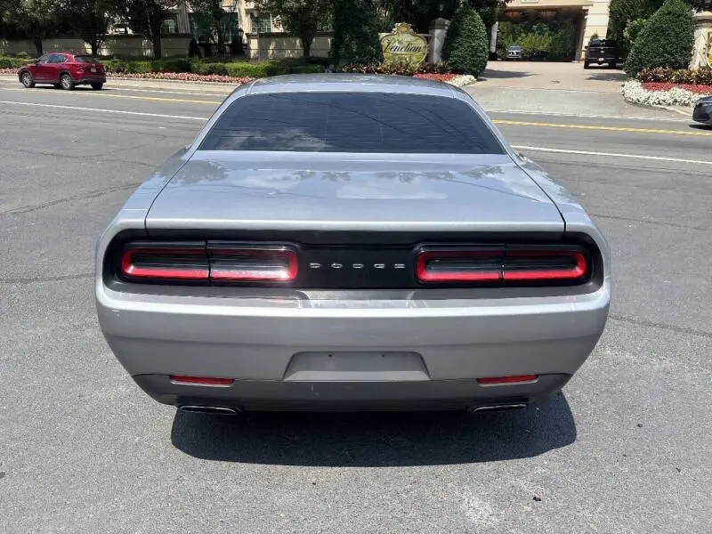 2017 Dodge Challenger SXT photo 5