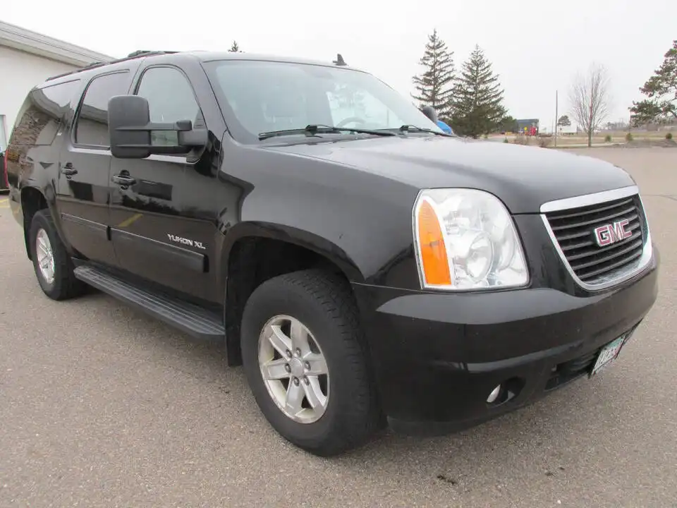 2011 GMC Yukon 4WD 1/2 Ton SLT (4SA)'s photo