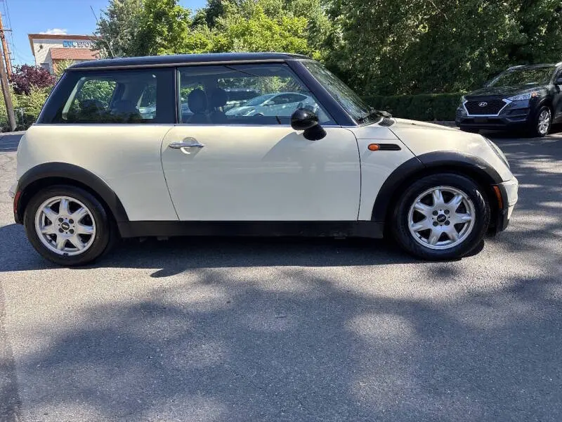 2006 MINI Cooper Base photo 3