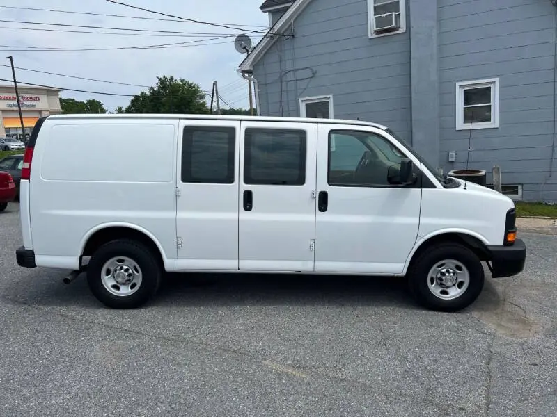 2011 Chevrolet Express 2500 Work Van HD photo 5