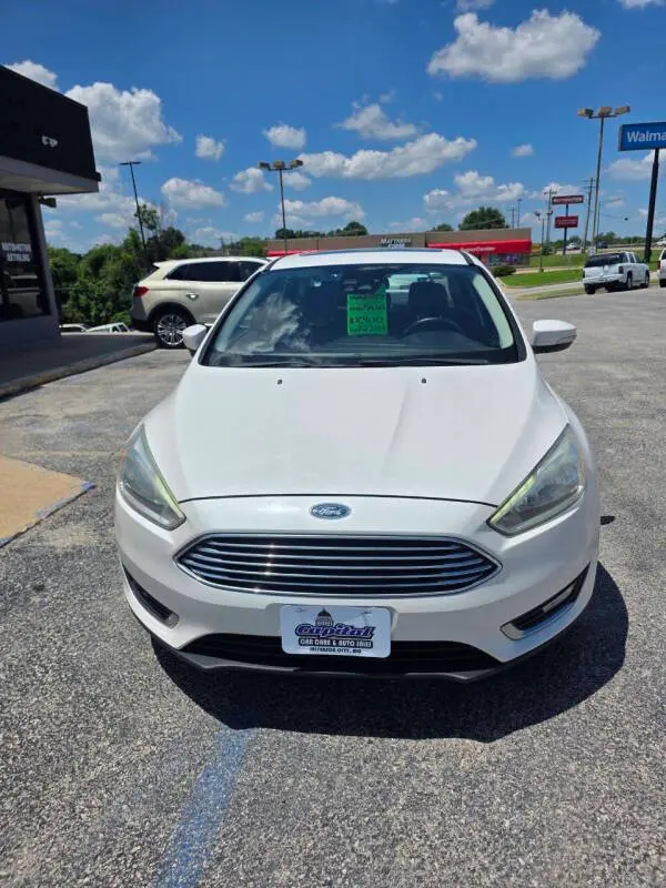 2017 Ford Focus Titanium Sedan photo 3