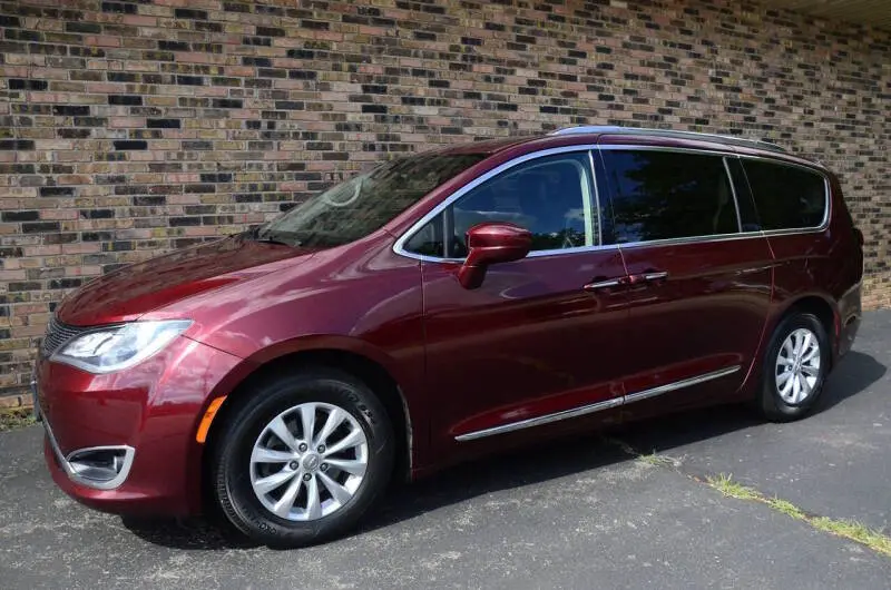 2018 Chrysler Pacifica Touring L photo 5