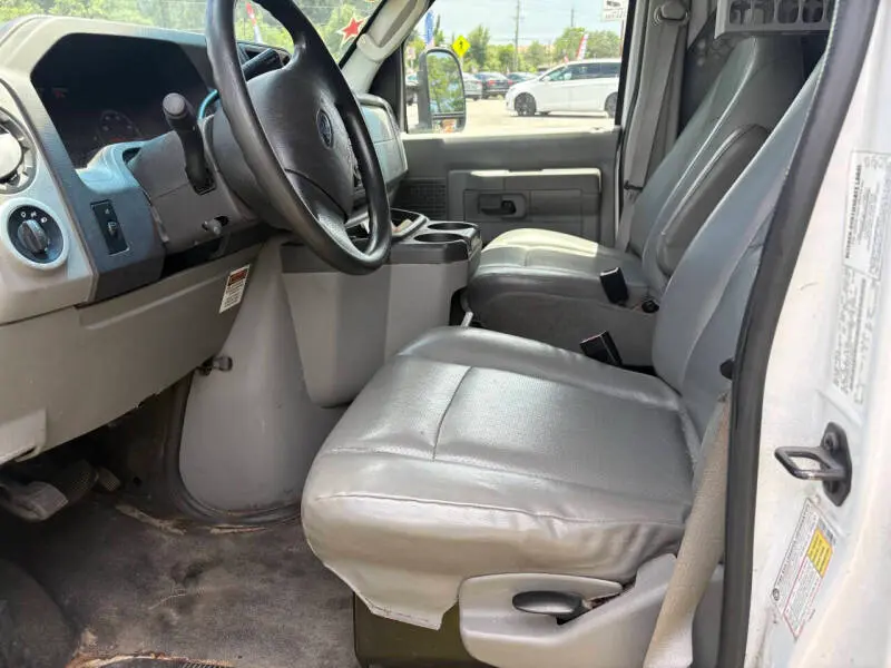 2014 Ford E-Series E-250 Van photo 4