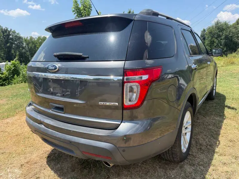 2015 Ford Explorer XLT photo 5