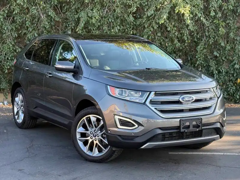 2018 Ford Edge Titanium's photo