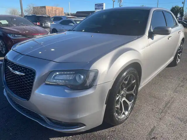 2017 Chrysler 300 Limited's photo