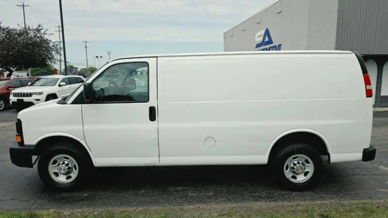 2014 Chevrolet Express 2500 Work Van HD photo 3