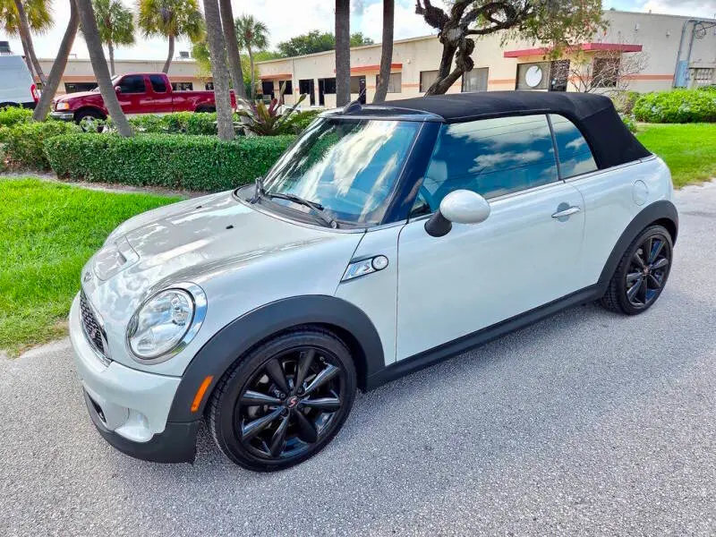 2013 MINI Cooper S photo 3