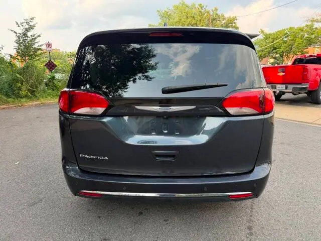 2020 Chrysler Pacifica Touring L photo 5