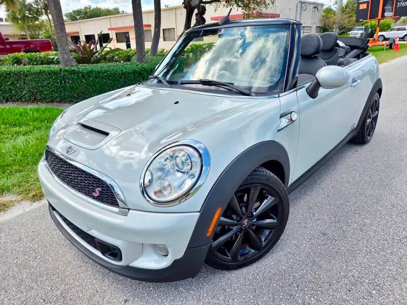 2013 MINI Cooper S photo 1