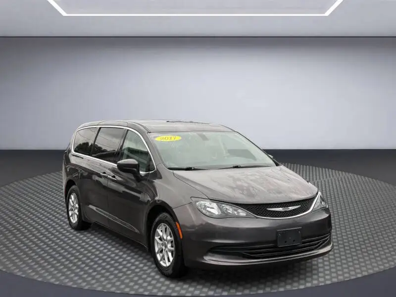 2017 Chrysler Pacifica Touring photo 1
