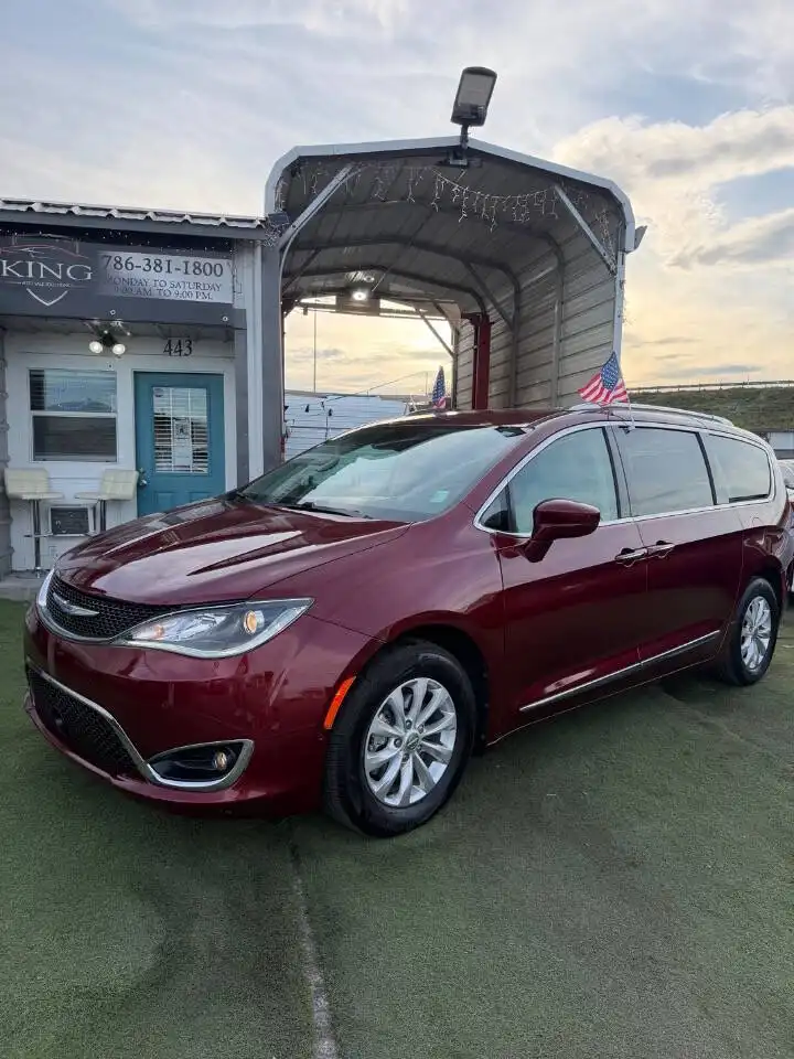 2019 Chrysler Pacifica Touring L's photo