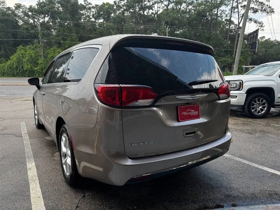 2017 Chrysler Pacifica Touring Plus photo 5