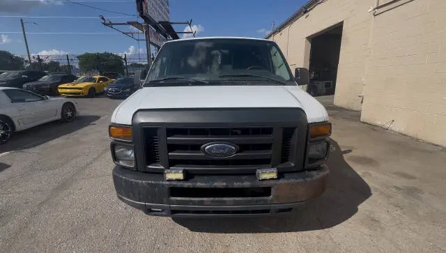 2012 Ford E-Series E-250 Van photo 3