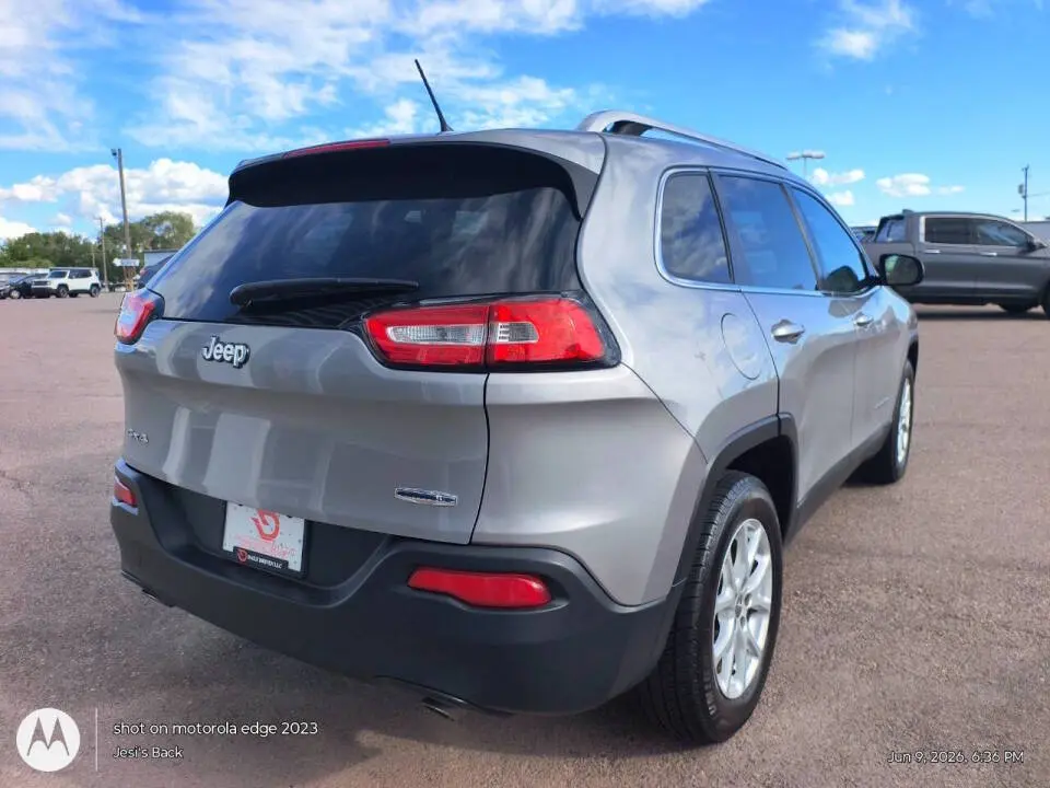 2014 Jeep Cherokee Latitude 4X4 photo 5