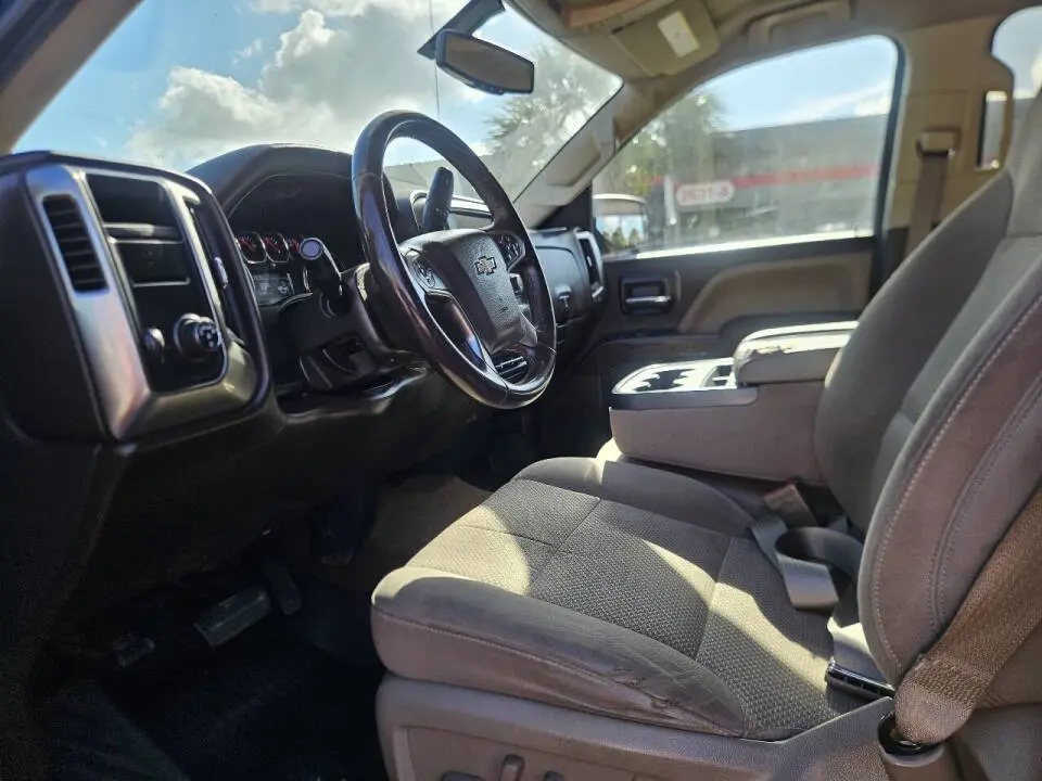 2014 Chevrolet Silverado 1500 LT Crew Cab Short Box photo 5