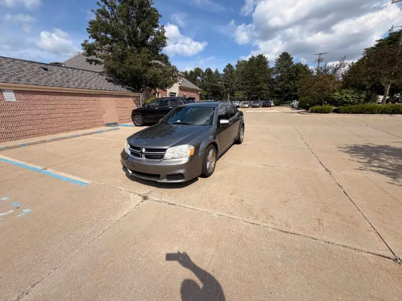 2012 Dodge Avenger SXT photo 3