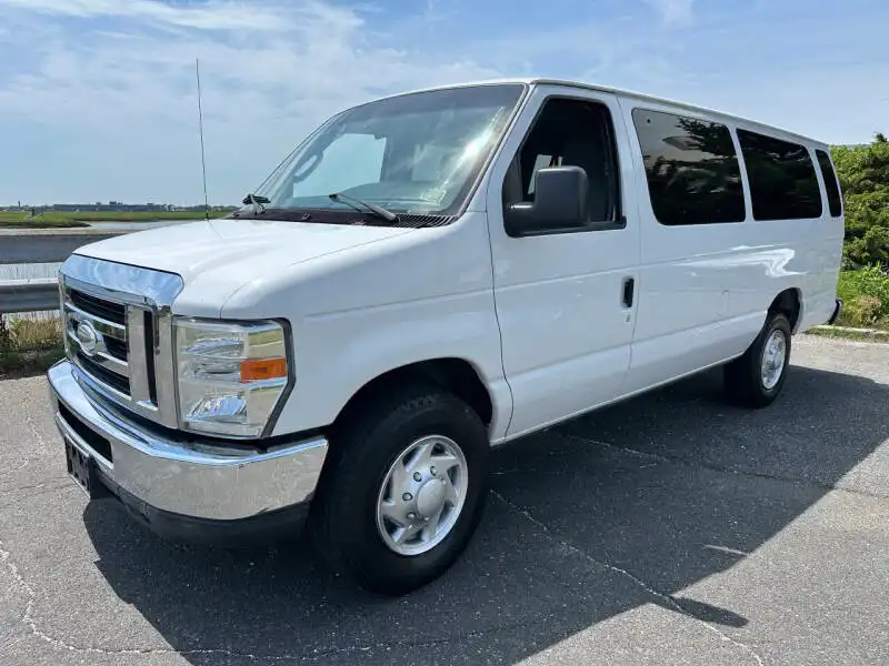 2014 Ford E-Series E-350 XLT Super Duty Extended's photo