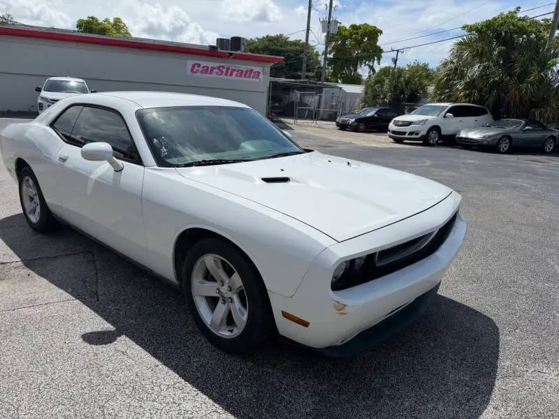 2013 Dodge Challenger SXT photo 5