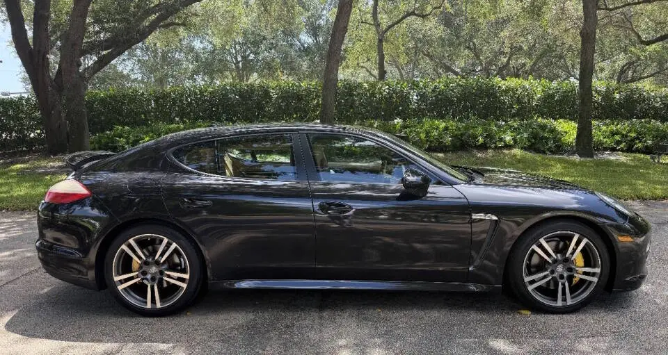 2012 Porsche Panamera 4 photo 3
