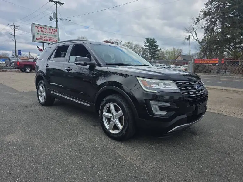2017 Ford Explorer XLT 4WD photo 3