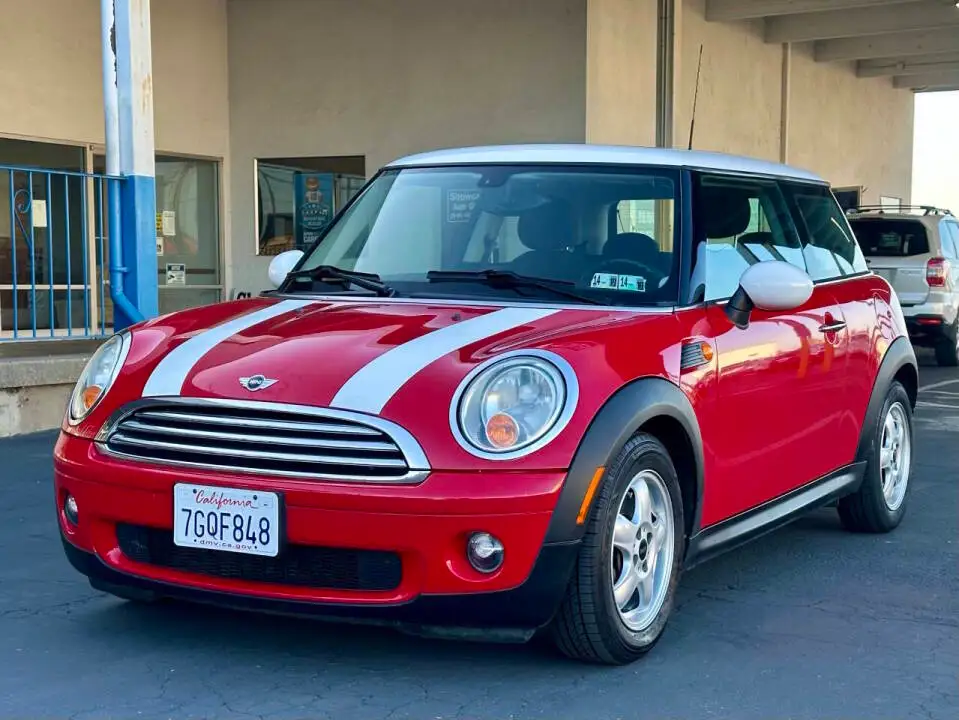2010 MINI Cooper Base photo 1