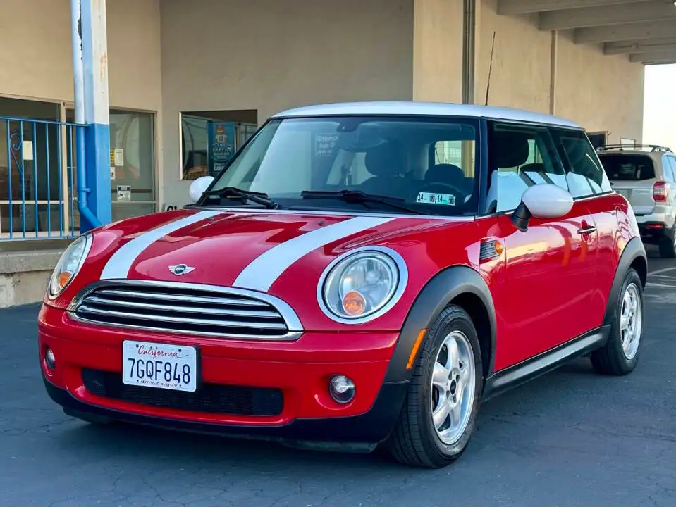 2010 MINI Cooper Base's photo