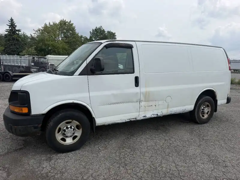 2011 Chevrolet Express 2500 Work Van HD's photo
