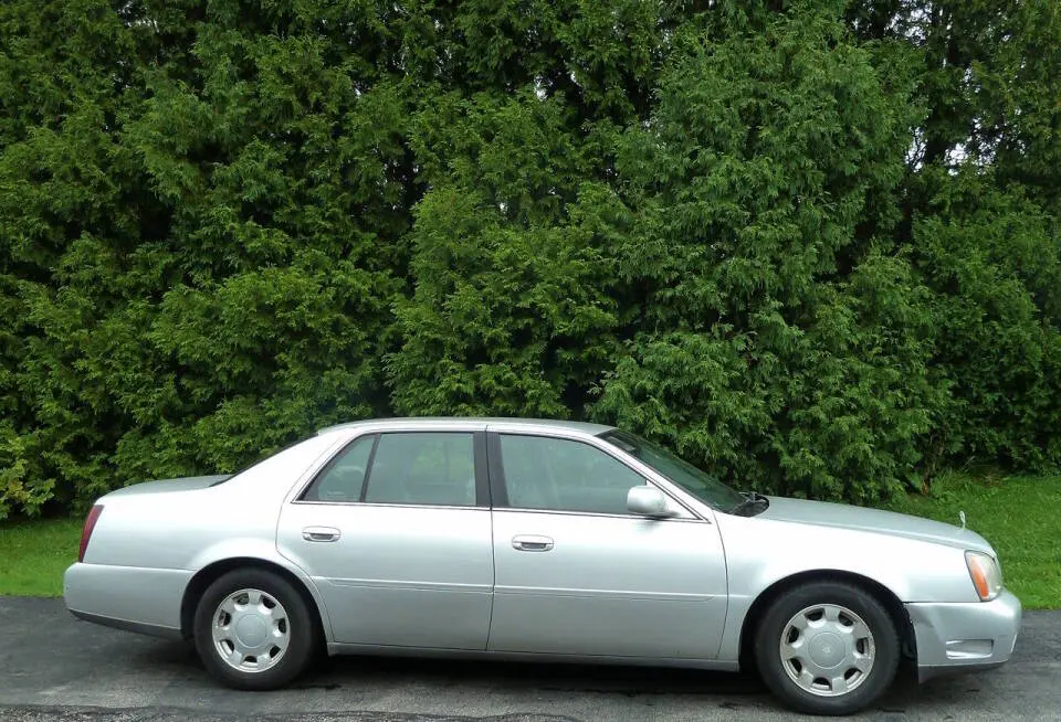 2000 Cadillac DeVille Base photo 3