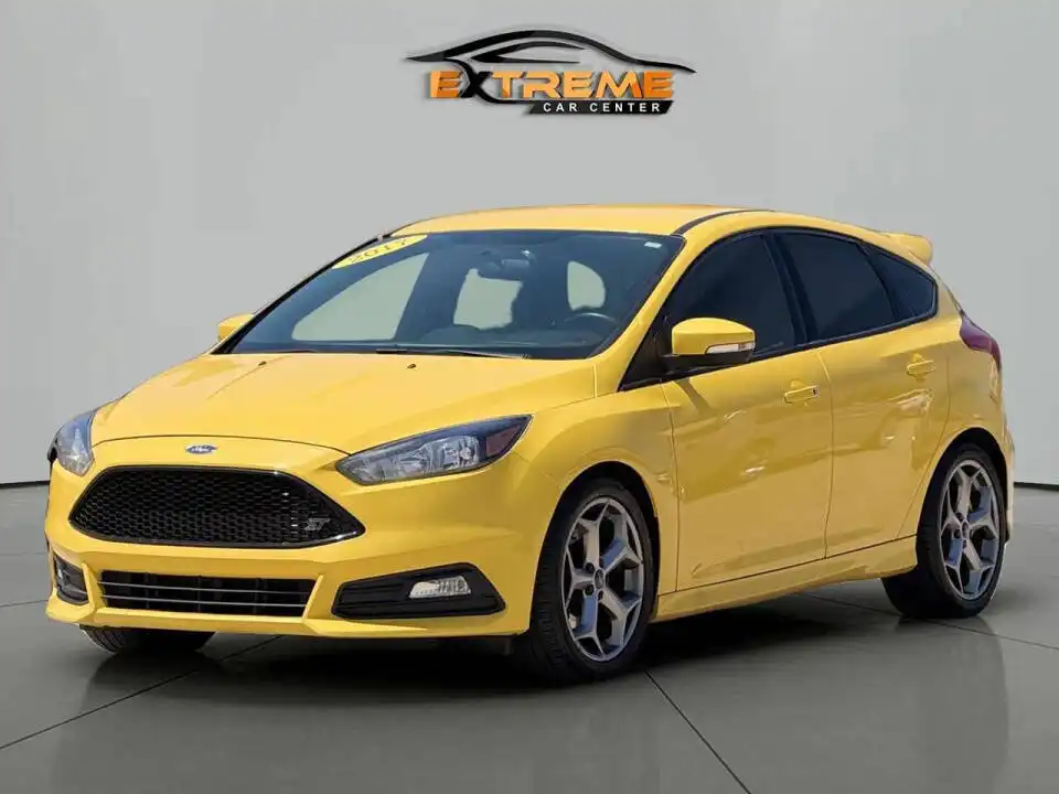 2017 Ford Focus 5 Door Hatch ST's photo