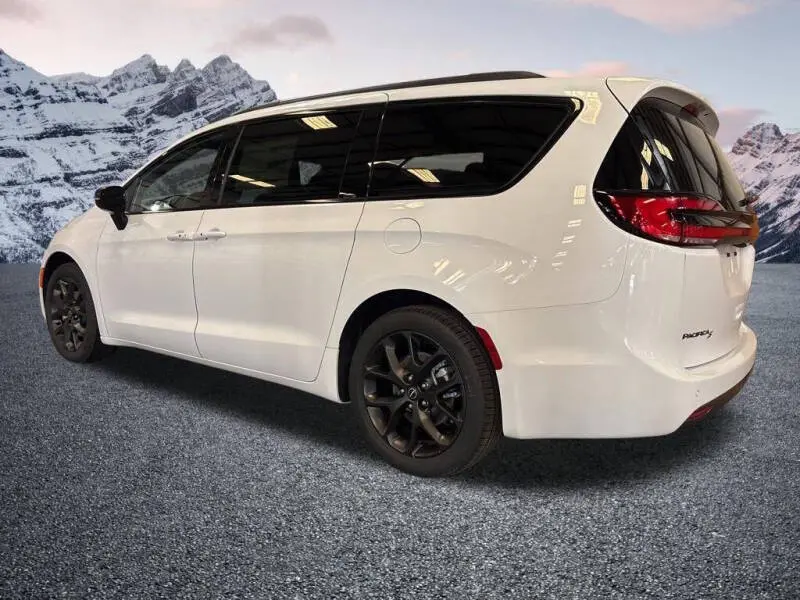 2026 Chrysler Pacifica Select photo 3