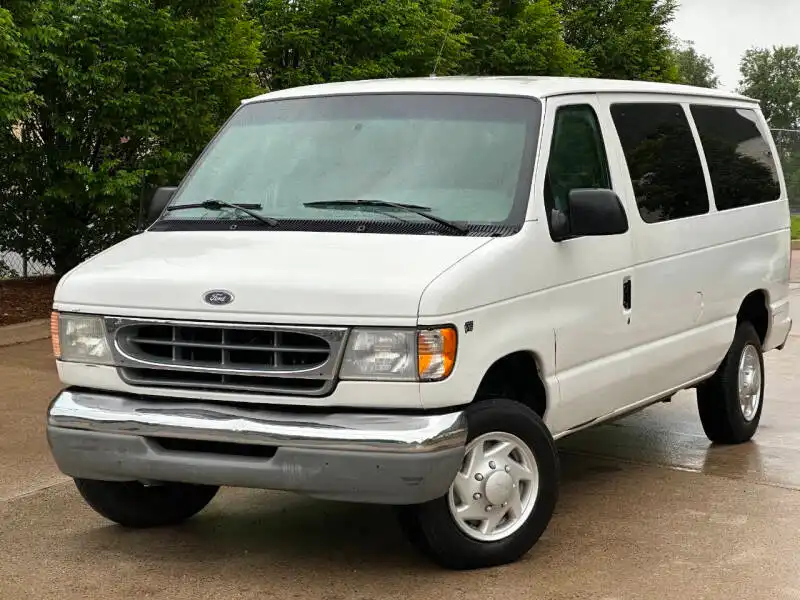 2001 Ford E-Series E-350 XLT Super Duty's photo